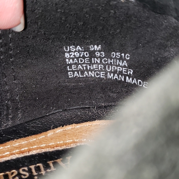 Clark's Artisan Diamond Cameo Green Suede Booties - Picture 8 of 11